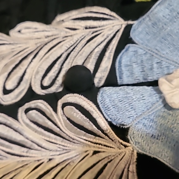 Woman's Overcoat - Picture 3 of 4